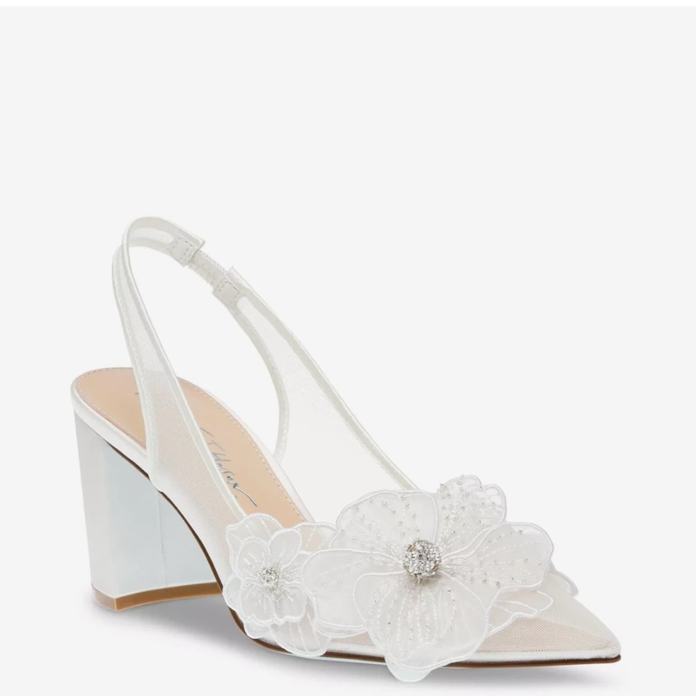 BRAND NEW BETSEY JOHNSON AVI PUMP HEEL WHITE SIZE 10